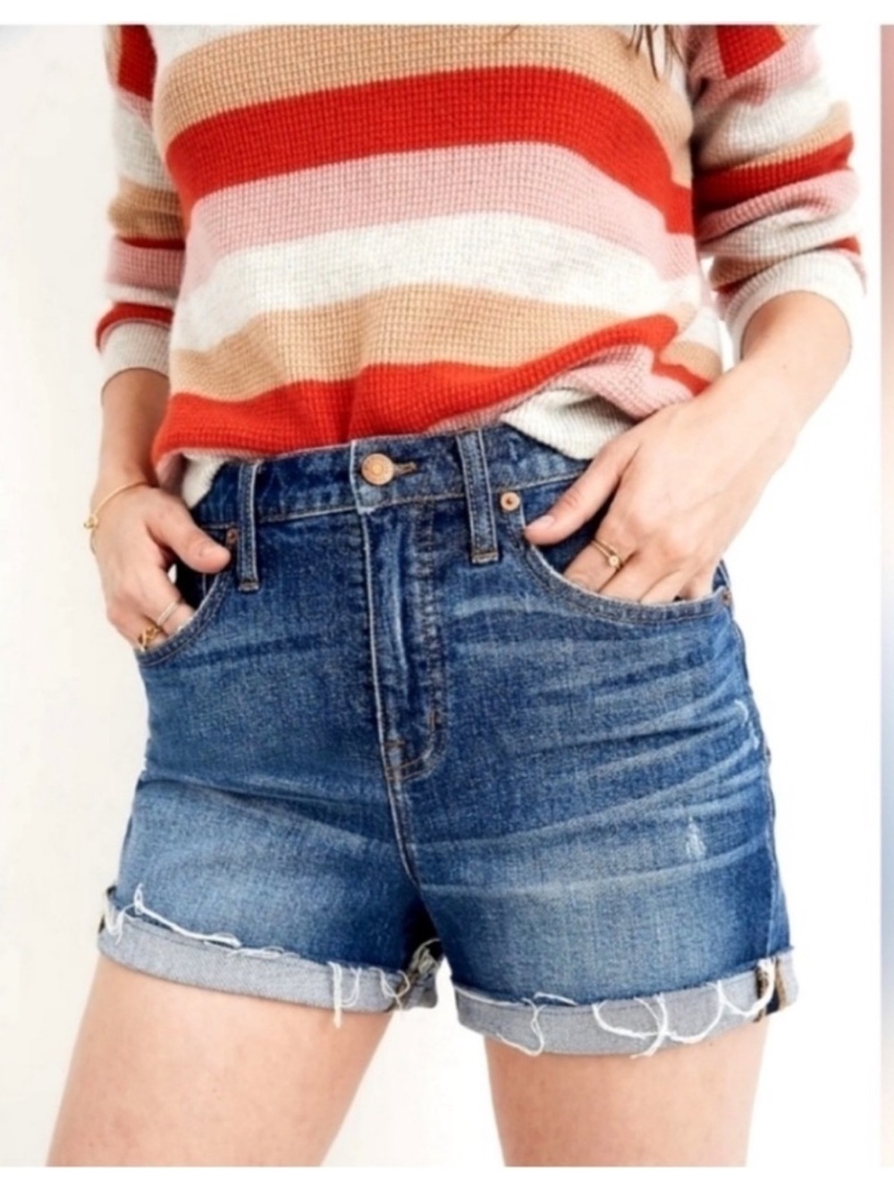 Madewell high rise denim shorts size 27
Factory distressed